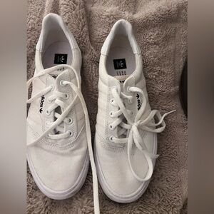 Women’s adidas tennis shoes